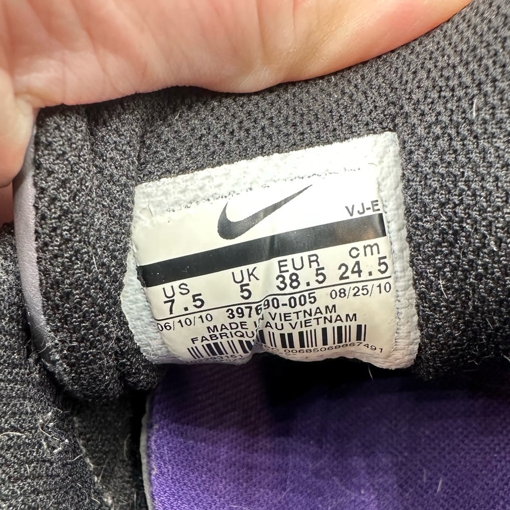 NIKE AIR MAX 2010 Command Shoes Womens size 7.5 Black/Grey/Purple #397690-005 - Picture 7 of 7